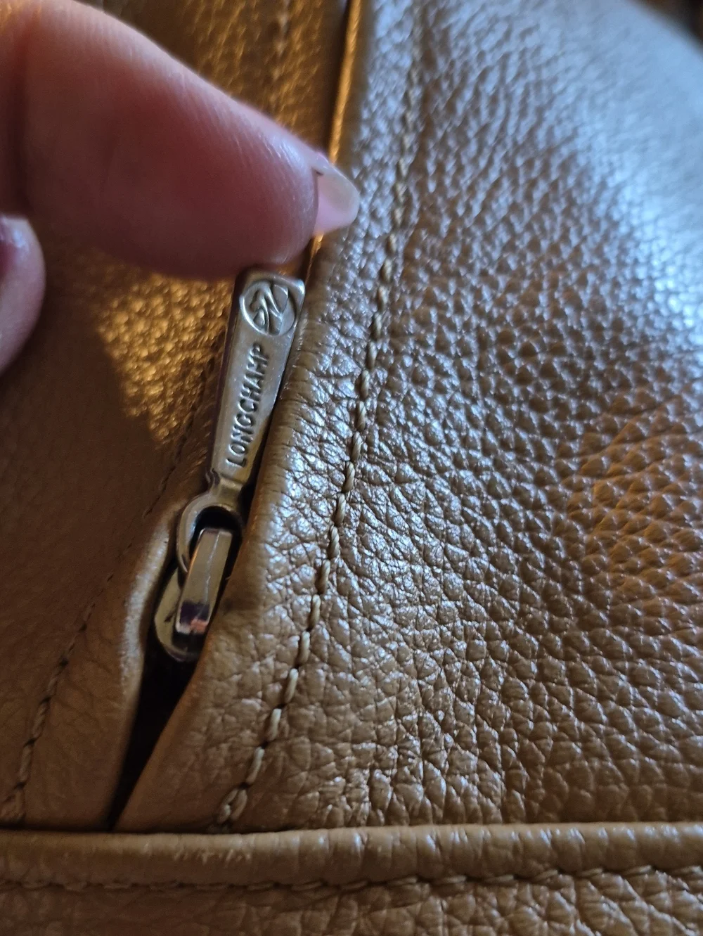 Longchamp Vintage Luxury pebbled& Smooth Leather. InteriorCode.#518042 BKQ.